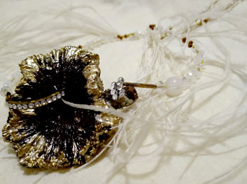 Collar flor plumas