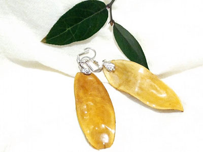 Aretes pétalo curuma