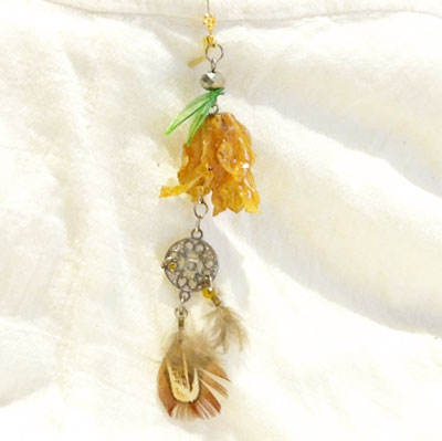 Arete solitario flor curuma